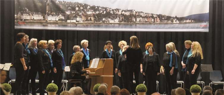 Der Frauenchor des MGV Paffendorf unter der Leitung von Susanne Opel.