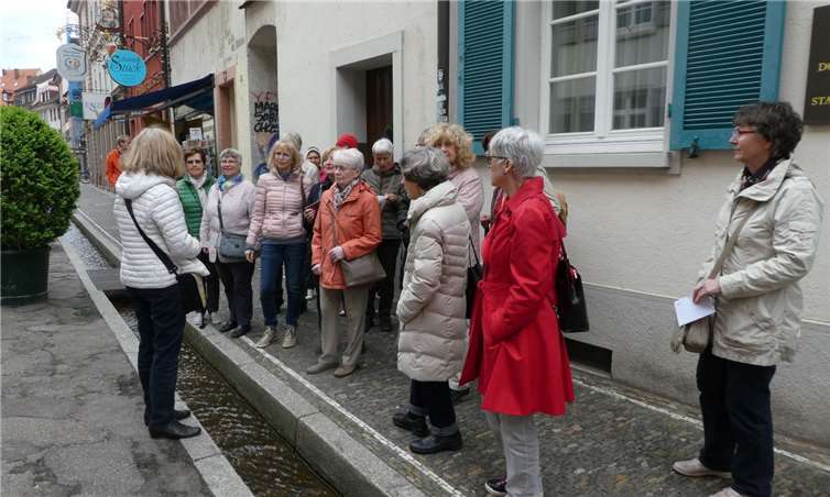 Der Frauentreff an einem der „Bächle“.Foto: privat