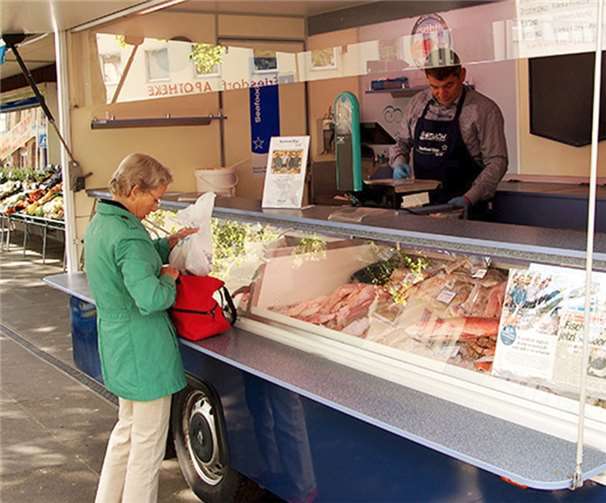 Der Freitagsmarkt in Bad Bodendorf ist um ein Angebot reicher: Bei Fachhändler Stuck können jetzt hochwertige Fisch-Spezialitäten erstanden werden. privat