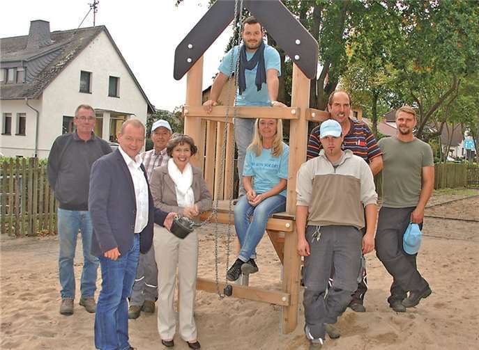 Der Freizeitpark mitten in der Stadt verfügt nun über eine Sandbaustelle mit Bagger und Kletterturm.