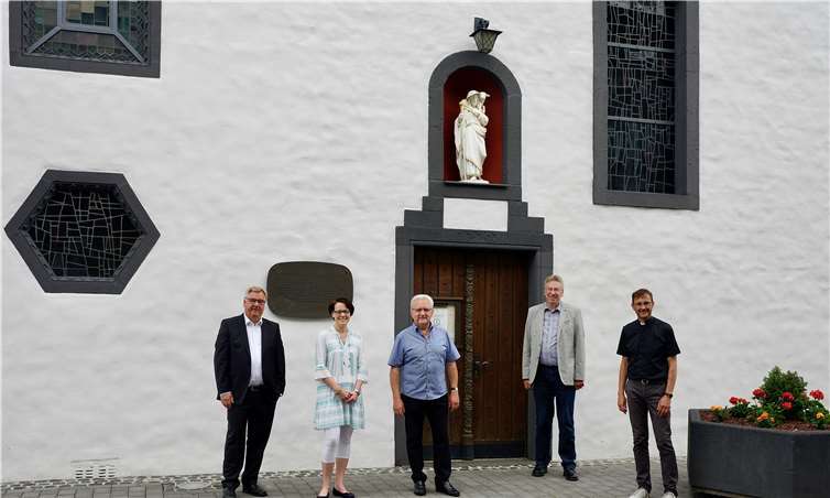Der Freundeskreis freut sich über die Fortschritte an der Kapelle. Fotos: Klaus Geck
