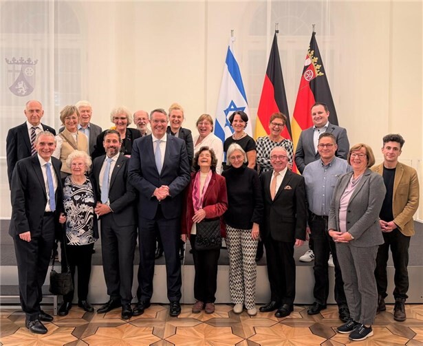 Der Freundschaftskreis Dimona-Andernach wurde in die Staatskanzlei Rheinland-Pfalz zu einer Feierstunde eingeladen. Foto: Kulturamt Stadt Andernach / Annika Sarrazin