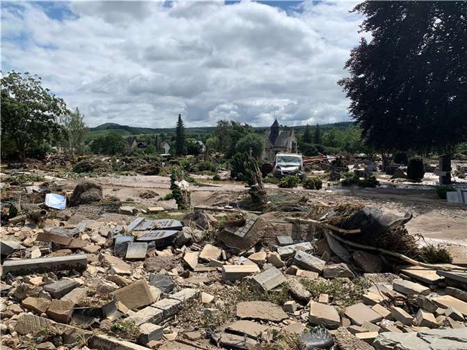 Der Friedhof am Ahrtor in Ahrweiler am Vormittag nach der Flut. Foto: ROB