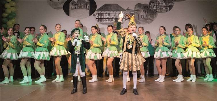 Der Fritzdorfer Kinderprinz Till I. begeisterte den Saal bei der Fritzdorfer Kostümsitzung zusammen mit seinem Adjutanten Tim mit ihrem sensationellen Sessionslied: „Wir rocken den Saal“.VJ