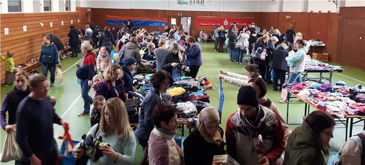 Der Frühlingsbasar in der Mehrzweckhalle war gut besucht. privat