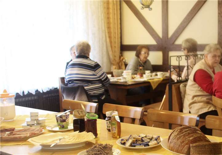 Der Frühstückstisch im Seniorentreff war reichlich gedeckt. privat