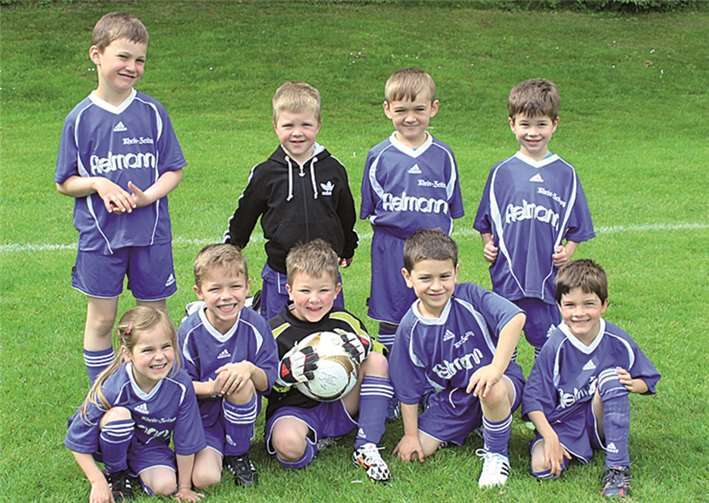 Neun kleine Eifeler im großen Hunsrück Der Fußballnachwuchs des SV Landkern im großen Hunsrück.privat