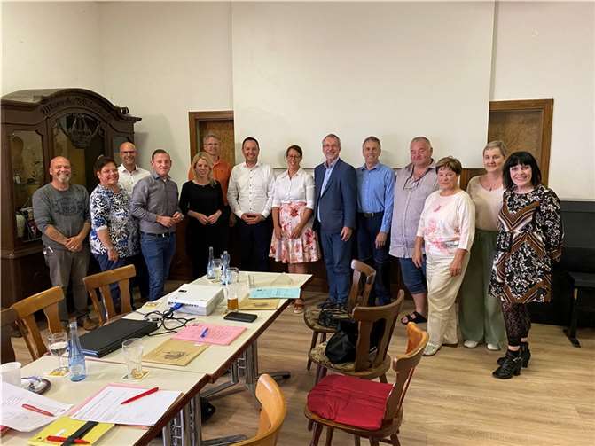 Der GSG-Geschäftsführer David Meurer informierte die SPD ausführlich über verschiedene Maßnahmen.  Foto: Janick Helmut Schmitz