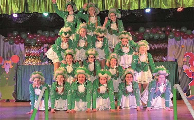 Der Gardetanz der „Großen Funken“ begeisterte das Publikum. -AND-