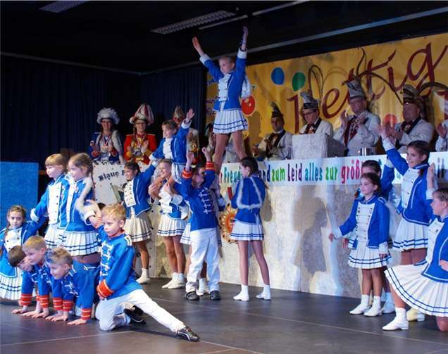 Der Gardetanz der Kids der blauen Funken unterstrich die gute Nachwuchs-Arbeit des Vereins. GH
