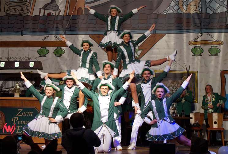 Der Gardetanz der Prinzengarde begeisterte das Publikum. Fotos: JS