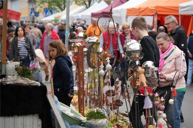 Der Gartenmarkt bot auch Kunsthandwerk für den Garten und den Balkon aus vielen unterschiedlichen Werkstoffen 