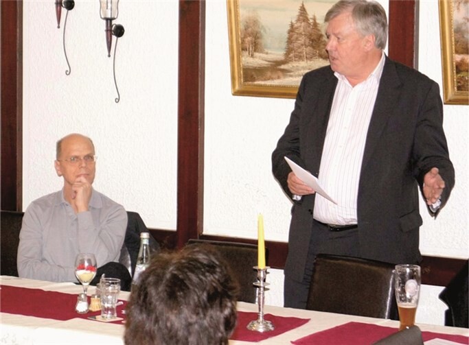 Der Gastredner beim zweiten AfD Bürgerdialog, Bernd Essler, beim Impulsreferat. Links im Bild der 1. Stellv. Vorsitzende der AfD im Kreis Ahrweiler und Spitzenkandidat bei der Wahl zum Kreistag, Dr. Johannes Hüdepohl.  Privat