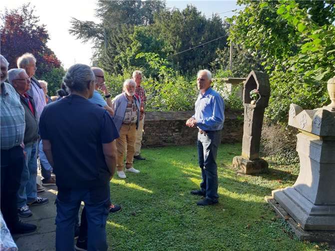 Der Gedenkstein für die Verstorbenen der Familie von Heddesdorf.  Foto: privat