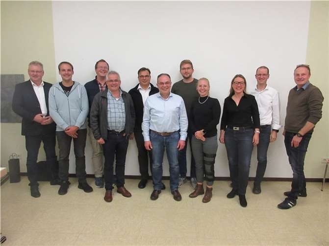 Der Gemeindeverbandsvorsitzende im Kreis des neuen Vorstandes der CDU Kurtscheid: v.li. Viktor Schicker, Klaus Rams, Martin Prangenberg, Horst Ewenz, Frank Wittlich, Martin Hermann, Tobias Zimmermann, Tanja Becker, Petra Schäfer, Martin Schäfer, Martin Hardt.Foto: privat