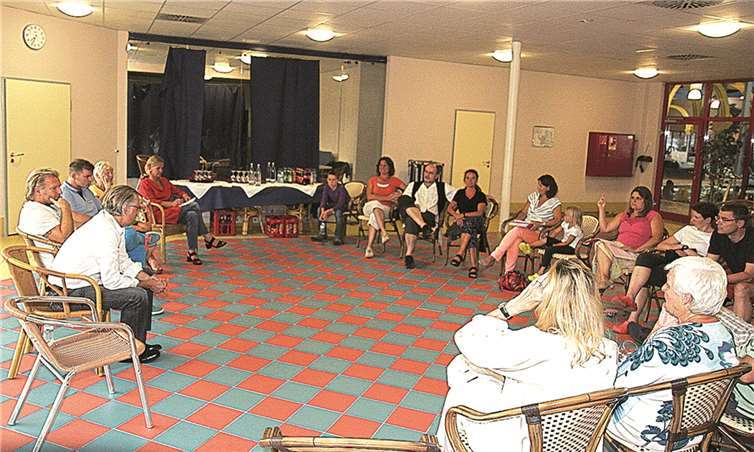 Der Generalbetriebsleiter der monte mare Unternehmensgruppe steht den Rheinbacher Bürgerinnen und Bürgern Rede und Antwort (v.li.: Kai Steuernagel, Peer Schwetzler und Thomas Bodenlos).