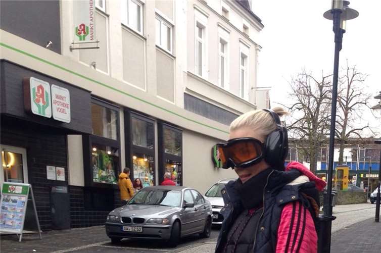 Der Gerontologische Testanzug, kurz GERT, soll für die Einschränkungen alter Menschen sensibilisieren.privat