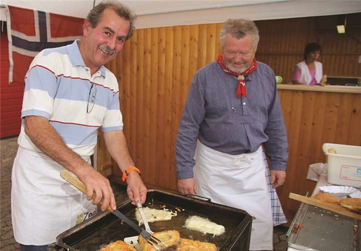 Der Geruch des leckeren Backfisches, der an den Ufern des Rheines in Spay angeboten wurde, erinnerte an die Küsten des Nordens.