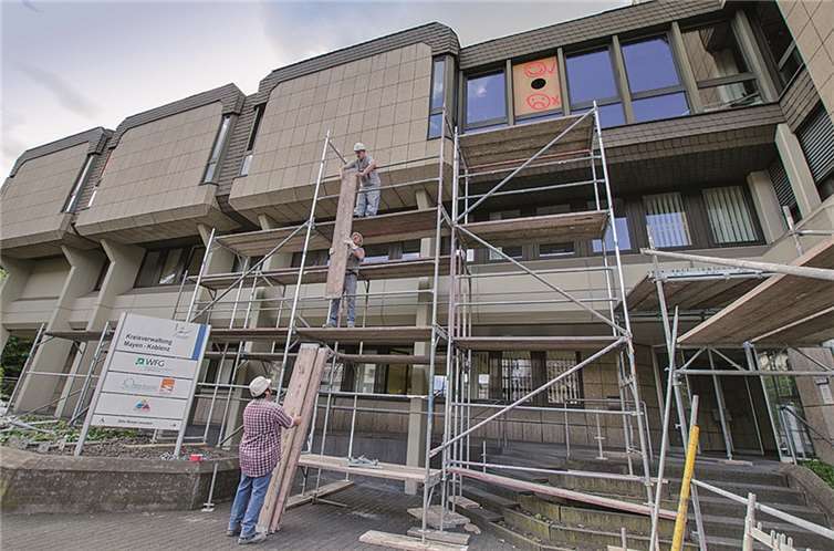 Der Gerüstbau am Kreishaus zeigt, dass die Bauarbeiten für den zweiten Bauabschnitt starten, der vor allem den Bereich der Sitzungssäle betrifft. Privat