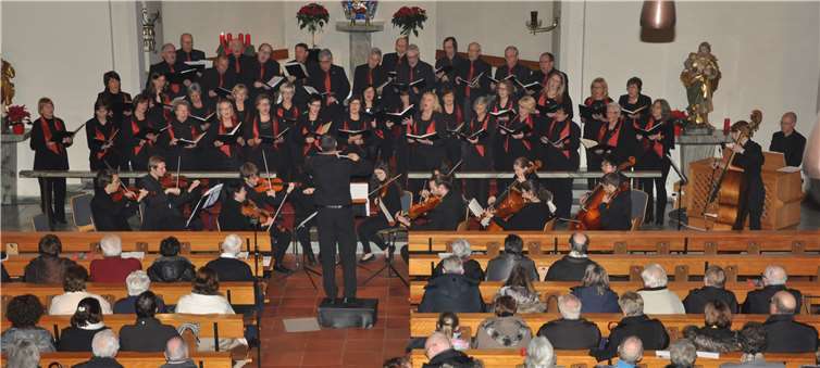 Adventskonzert zum Abschluss des Jubiläumsjahres  Der Gesamtchor mit Orchester. Privat
