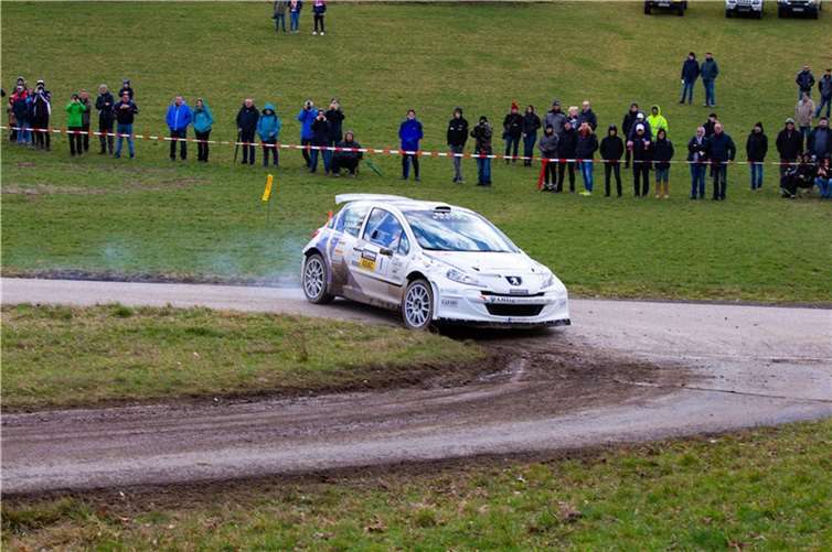 Der Gesamtsieger des Vorjahres: Das Team Färber/Schaaf in einem Peugeot S200. Foto: Jan-Philip Fink
