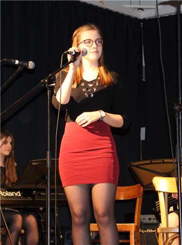 Der Gesang der Solistinnen begeisterte das Publikum in der Aula des Franziskus Gymnasium Nonnenwerth.