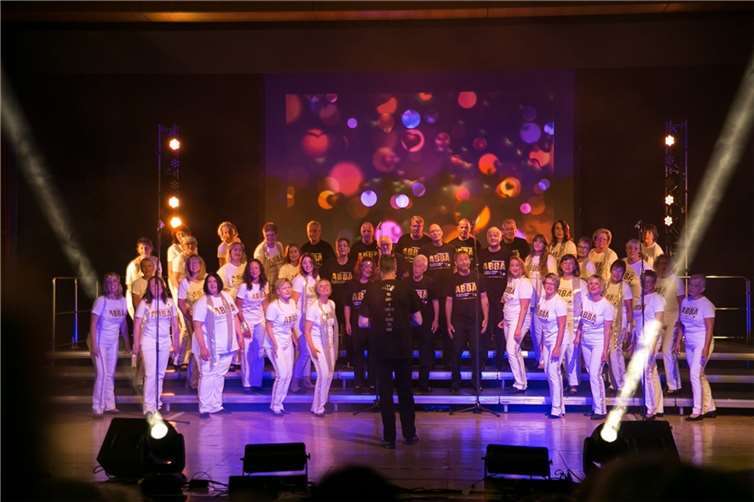 Der Gesangverein Cäcilia Queckenberg e.V. plant sein Bühnen-Comeback und freut sich, seine neue Chorshow „80er Jahre Kassetten Hits“ im Stadttheater Rheinbach aufführen zu dürfen. Foto: privat