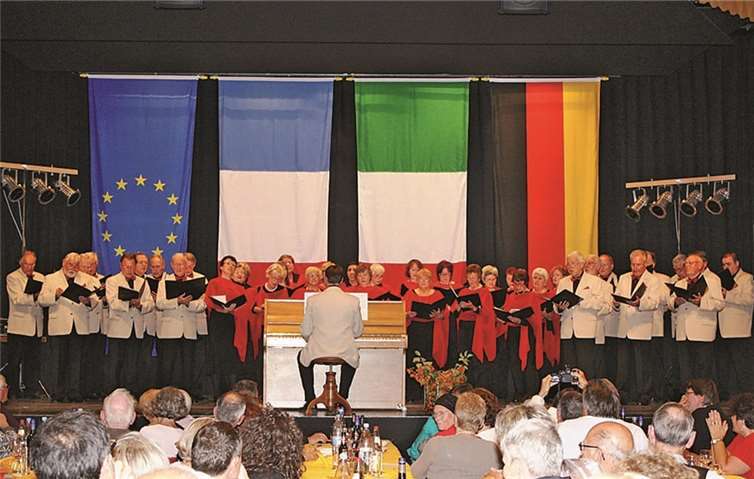 Der Gesangverein „Eintracht“ Adendorf begeisterte alle gleichermaßen, die Wachtberger wie auch die französischen und italienischen Gäste.