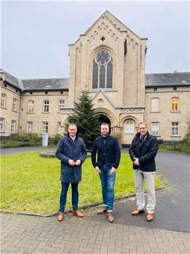 Der Geschäftsführer des Landeskrankenhauses (AöR), Dr. Alexander Wilhelm, stellte dem Landratskandidaten der SPD Mayen-Koblenz, Marco Boos, die beiden Einrichtungen vor. Foto: privat