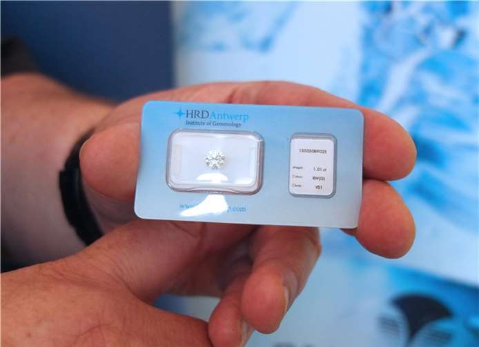 Der Gewinn: Ein Diamant im Wert von 10.000 Euro.