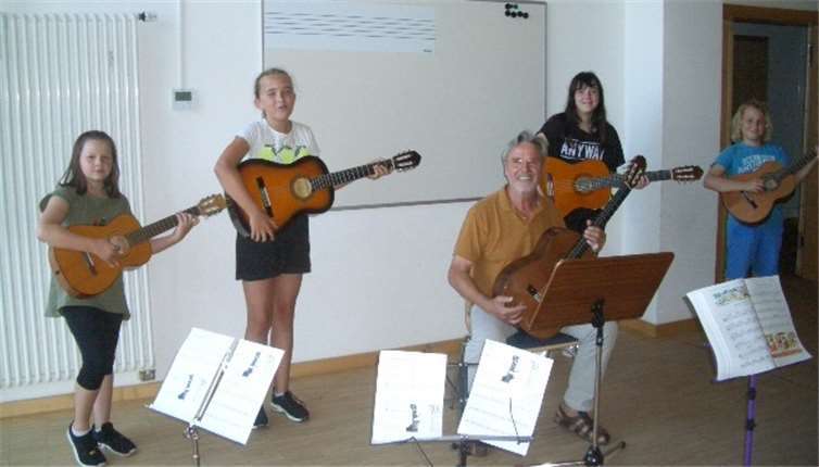 Der Gitarrenkurs mit Thomas Braun. Fotos: privat