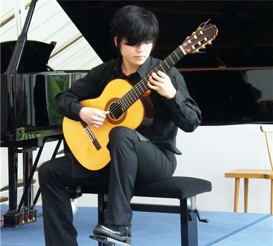 Der Gitarrist Yucen Du. Foto: privar