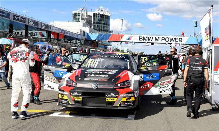 Der Golf GTI TCR von Benjamin Leuchter in der Startaufstellung zum ersten Lauf.Fotos: BURG