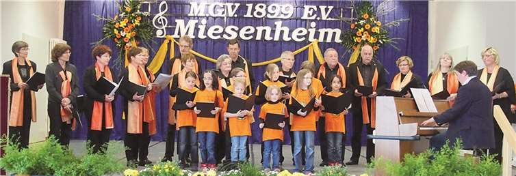 Der Gospelchor „Happy Voices“ trug zusammen mit dem Kinderchor das Spiritual „Kum ba yah, my Lord“ vor. privat