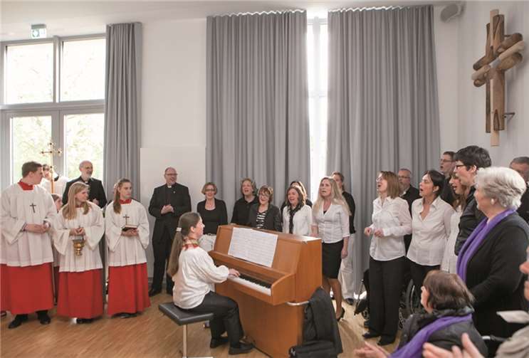 Der Gospelchor Wachtberg unter der Leitung von Claudia Bertine Mainau erfreute die Gäste der Einweihungsfeier mit einigen leidenschaftlich vorgetragenen Gospels.
