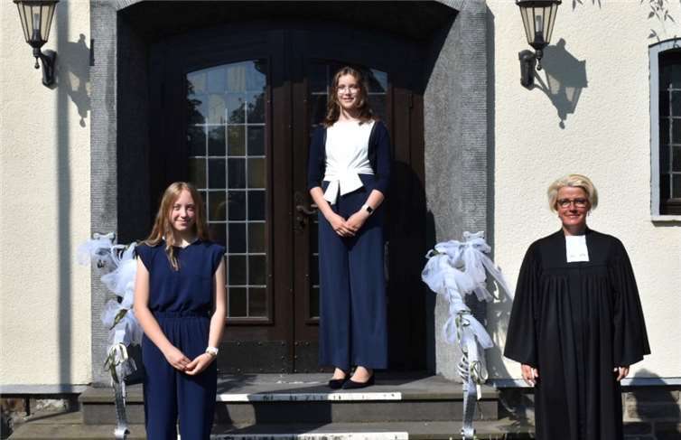 Der Gottesdienst mit der Konfirmation von Ann-Kathrin Oehrle und Finnja Hertrampf wurde in der Friedenskirche gefeiert.
