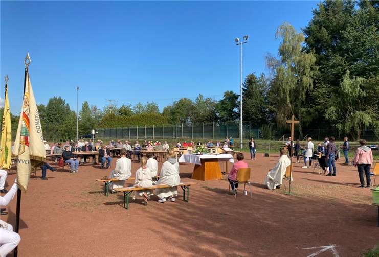 Der Gottesdienst wurde vom Chor „Belcanto“ und dem Tambourcorps „Frohsinn“ begleitet.