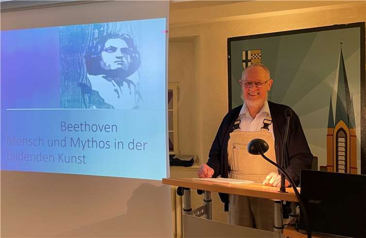 Der Grafiker, Maler und Zeichner Dr. Carl Körner trug im Odendorfer Zehnthaus über Ludwig van Beethoven vor.Foto: privat