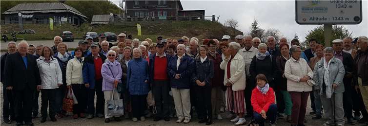 Oldtimer, Fachwerk und prächtige Kathedralen Der Grand Ballon, die höchste Erhebung der Vogesen, war eines der Ziele am dritten Reisetag. Hier wurde eine Vesper eingenommen. Foto: privat