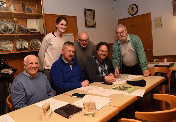 Der Gründungsvorstand des Streuobstwiesenvereins. FIX