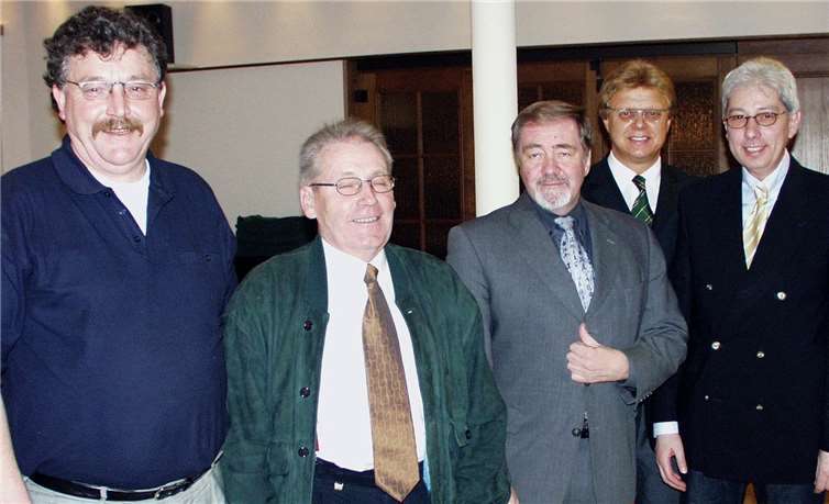 Der Gründungsvorstand mit (von links) Herbert Kommer, Paul Schmitt und Helmut Kohlhaas (alle inzwischen verstorben) sowie Rolf Schäfer und Karl-Peter Kauer.Fotos: Hans-Josef Schneider (k-hjsföv)