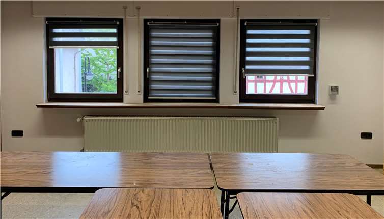 Mit Renovierung eines Gruppenraums konnte Pandemiebekämpfung unterstützt werden Der Gruppenraum des alten Feuerwehrhauses stellt sich nun wieder modern, hell und freundlich dar.Quelle: FWG St. Sebastian
