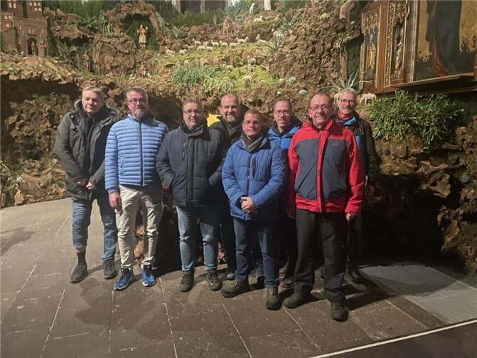 Der HCH besichtigte auf der Wandedrung auch die Naturwurzelkrippe in Rheinbrohl.  Foto: privat