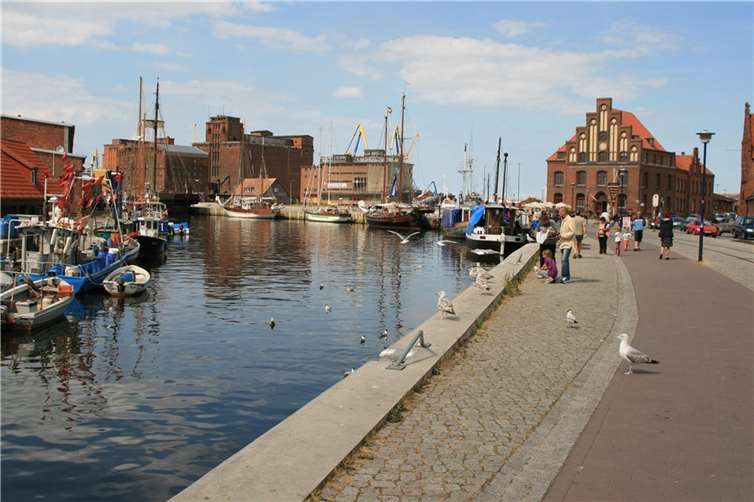 Gastgeber stellen Ferienwohnungen kostenlos zur Verfügung Der Hafen von Wismar.Foto: Pixabay/Matthias Lemm
