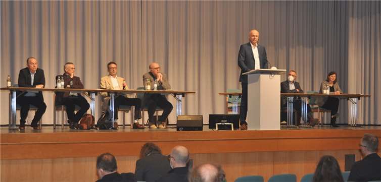 Der Hausherr, Kottenheims Ortsbürgermeister, Thomas Braunstein, begrüßte das Expertenteam und die Gäste.Fotos: Bernd Schmitz