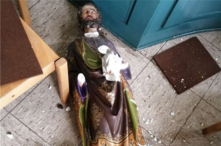 Der Heilige Josef wurde zu Boden gestoßen. Fotos: Privat