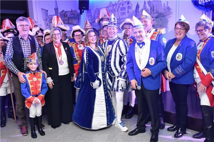 Der Heimerzheimer Prinz Joey I. und seine Prinzessin Ulli I. wurden von der Narren im Schützenhaus frenetisch gefeiert. Foto: EICH