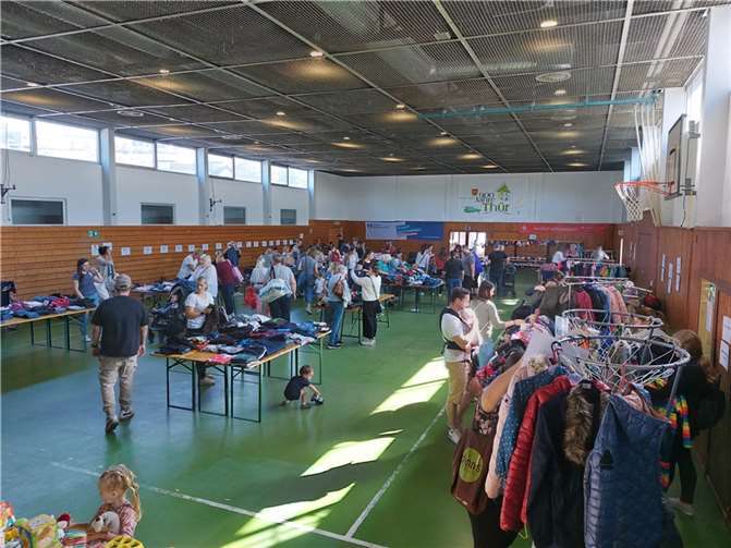 Der Herbstbasar in der Mehrzweckhalle in Thür bot reichlich Auswahl. Foto: privat