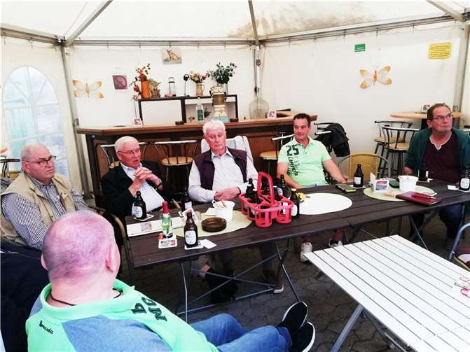 Der Herrenabend der Nachbarschaft „Auf der Dahr“ erfreute sich eines regen Zulaufs, wie schon lange nicht mehr. Foto: privat