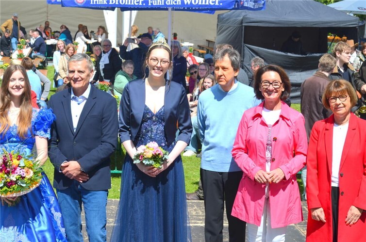 Der Himmel lachte bei der Inthronisierung der neuen Brunnenkönigin.